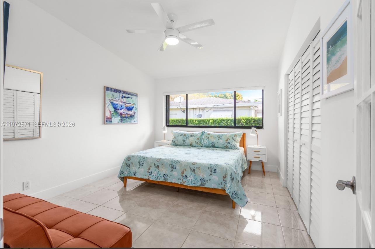 HOLLYWOOD HILLS - Residential