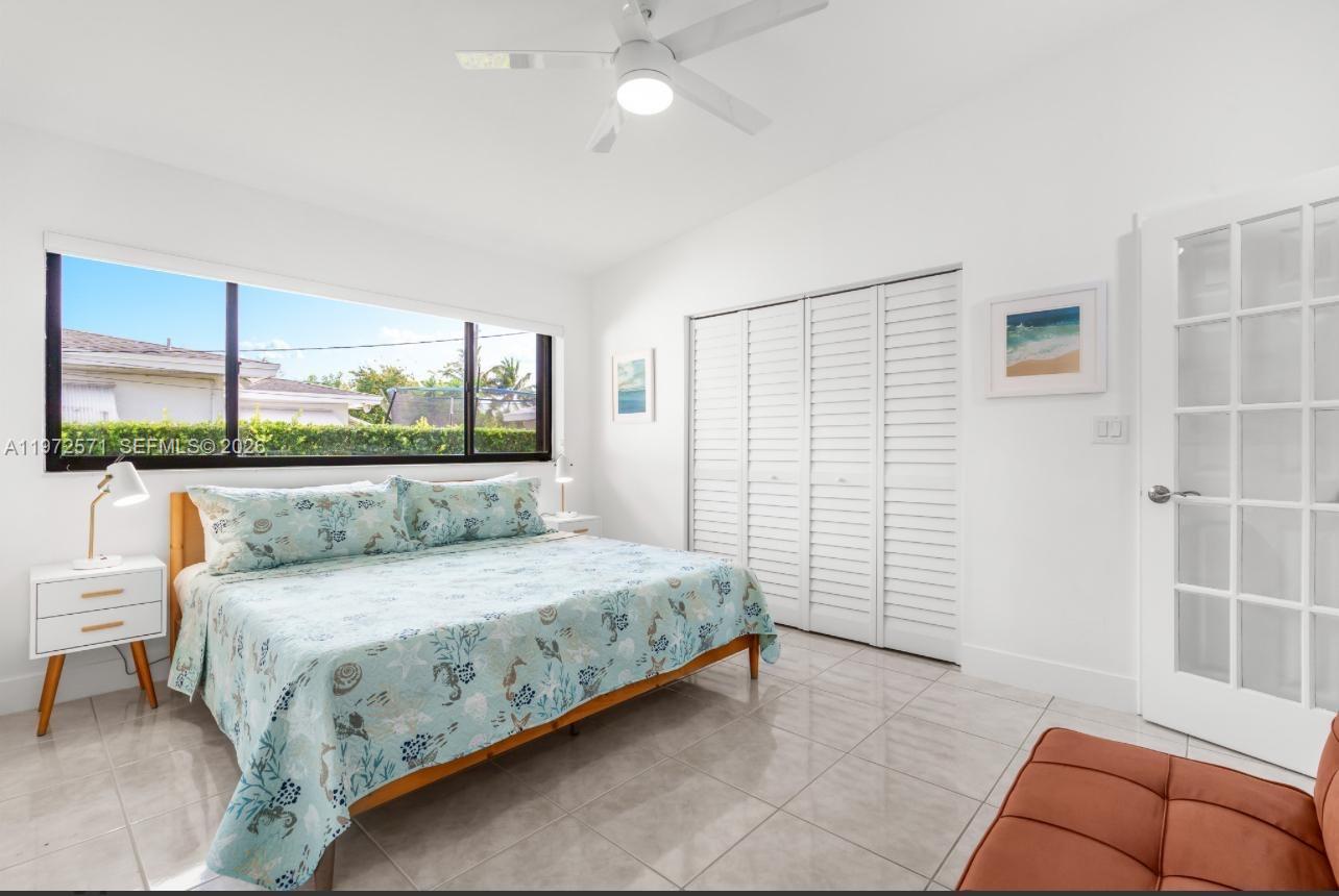 HOLLYWOOD HILLS - Residential