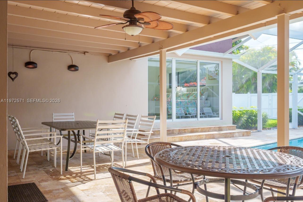 HOLLYWOOD HILLS - Residential