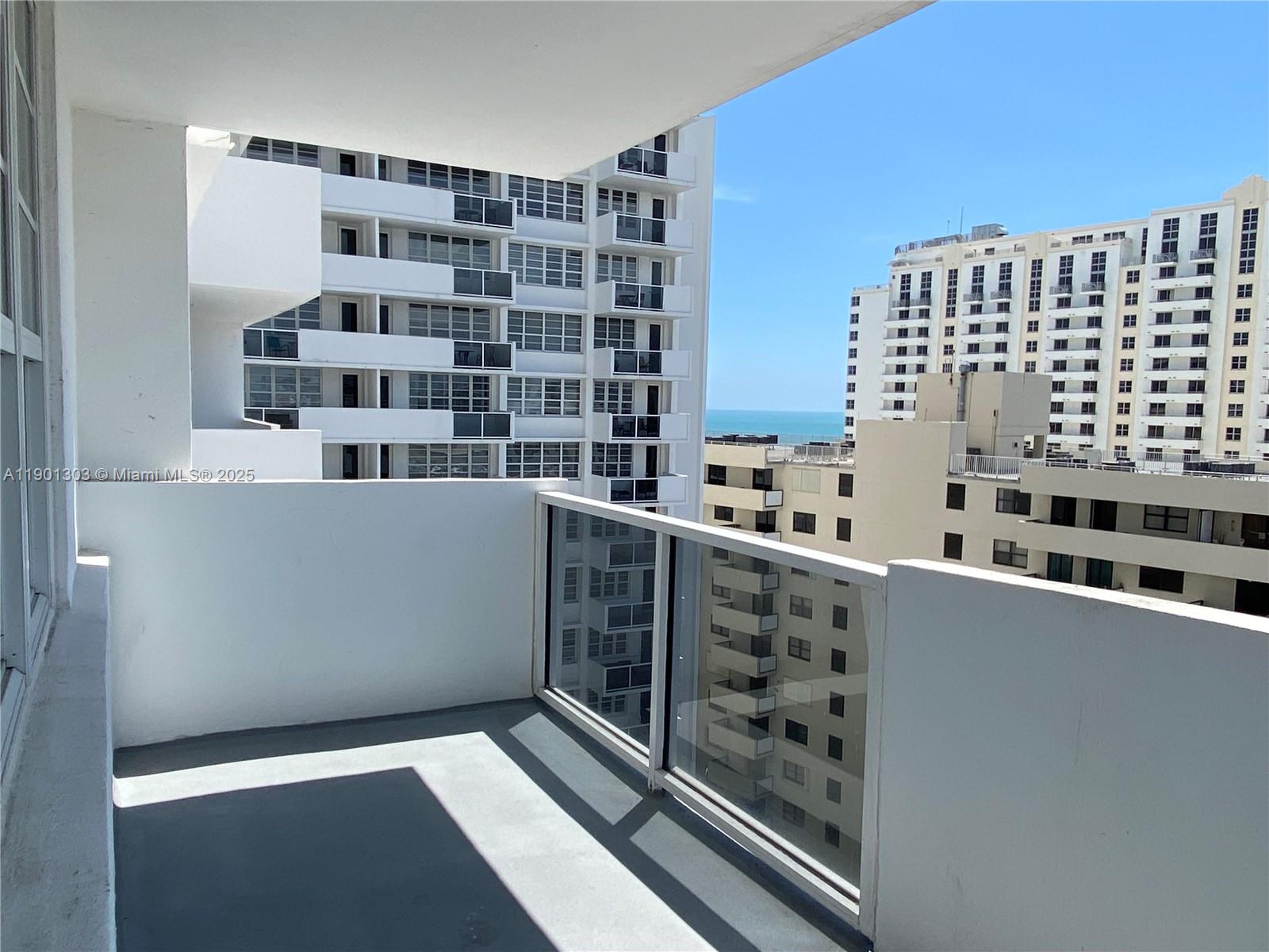 THE DECOPLAGE CONDO - Residential
