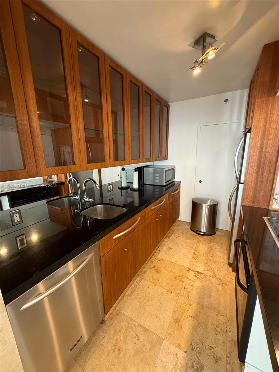 THE DECOPLAGE CONDO - Residential