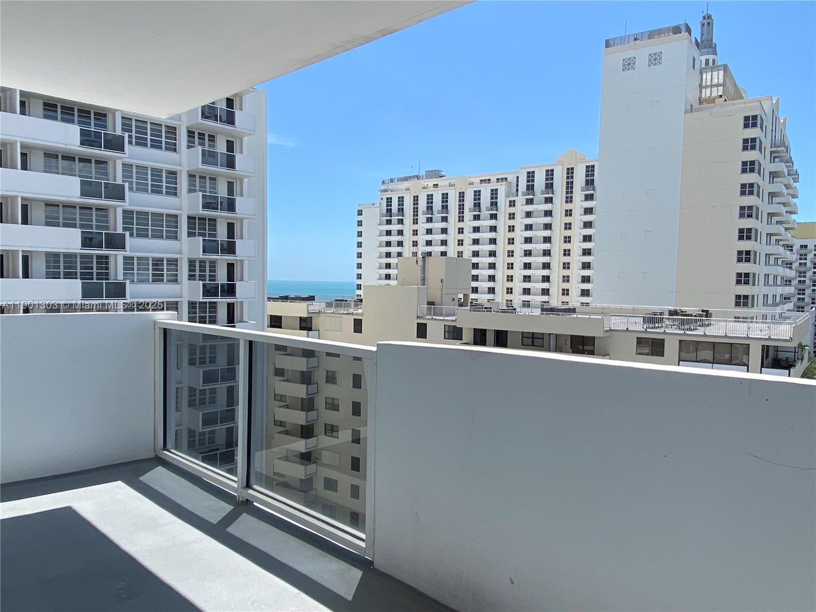 THE DECOPLAGE CONDO - Residential
