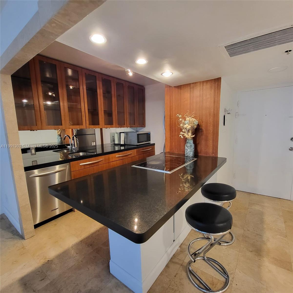 THE DECOPLAGE CONDO - Residential