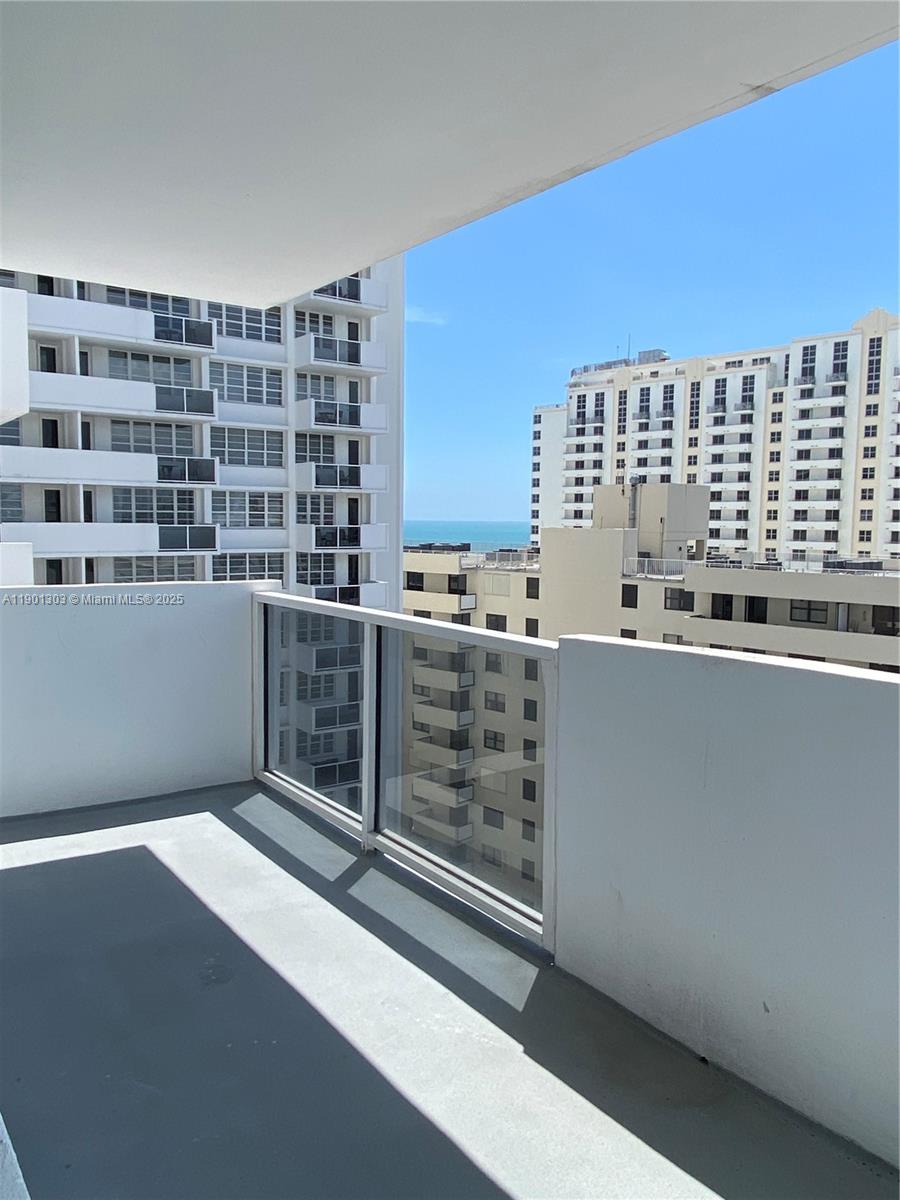 THE DECOPLAGE CONDO - Residential