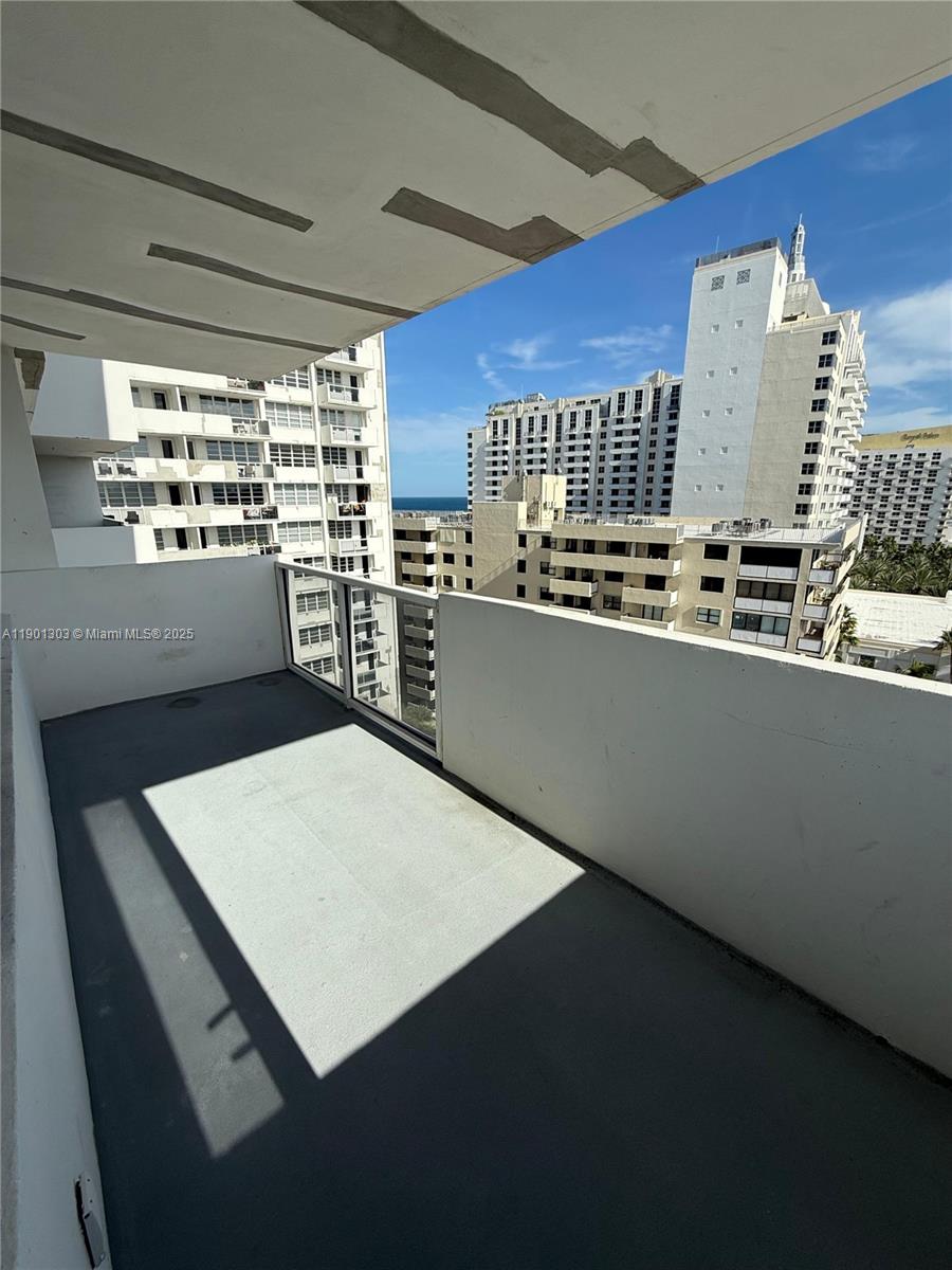 THE DECOPLAGE CONDO - Residential