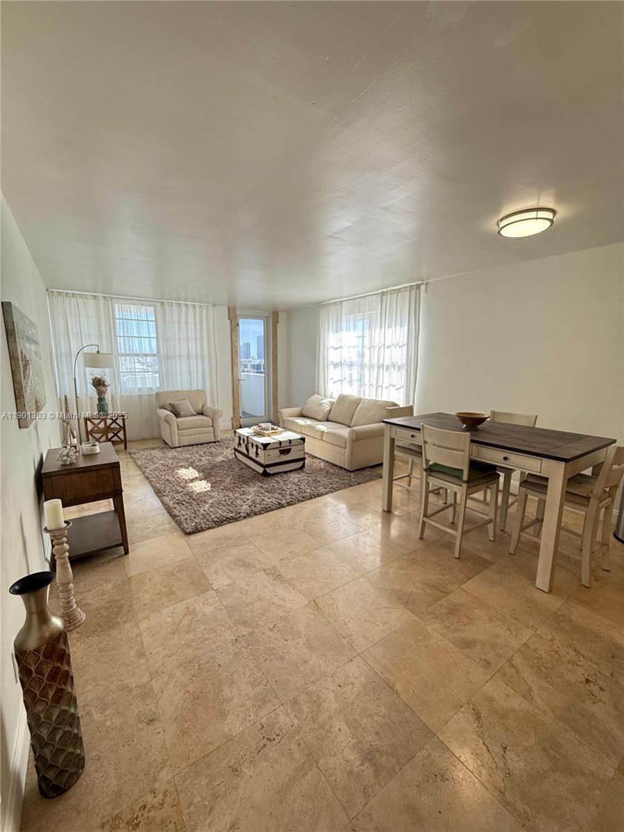 THE DECOPLAGE CONDO - Residential