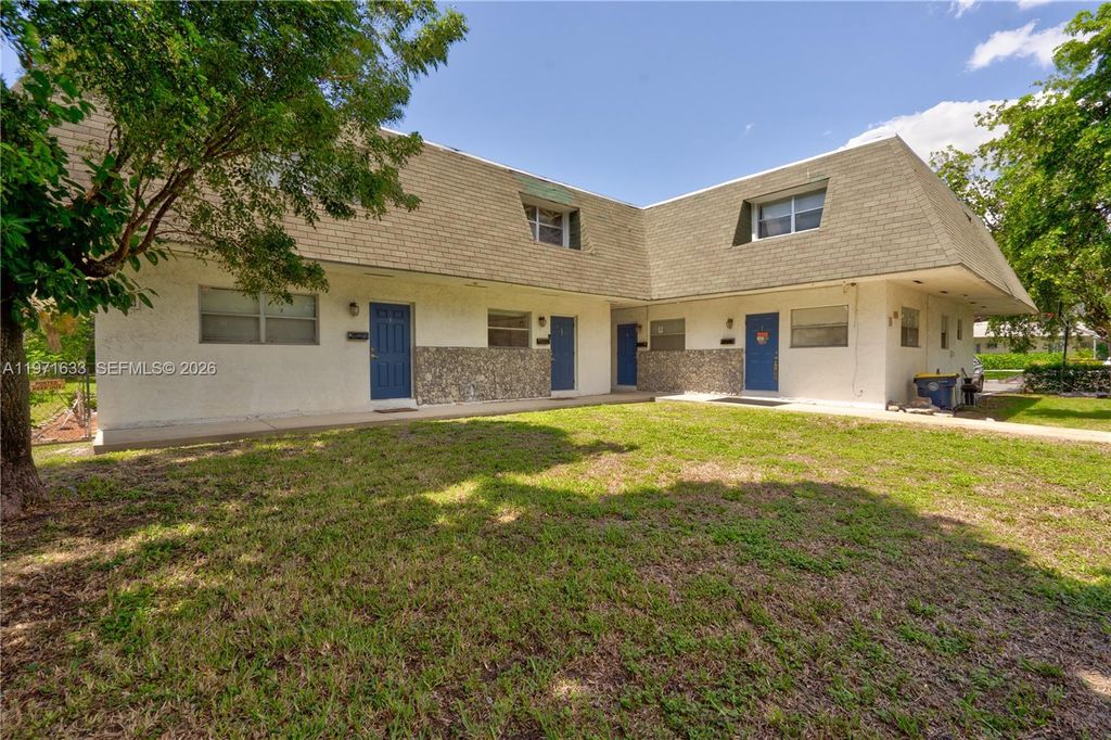 Photo of 502-504 Phippen Waiters #4, Dania Beach, FL 33004 (MLS # A11971633)