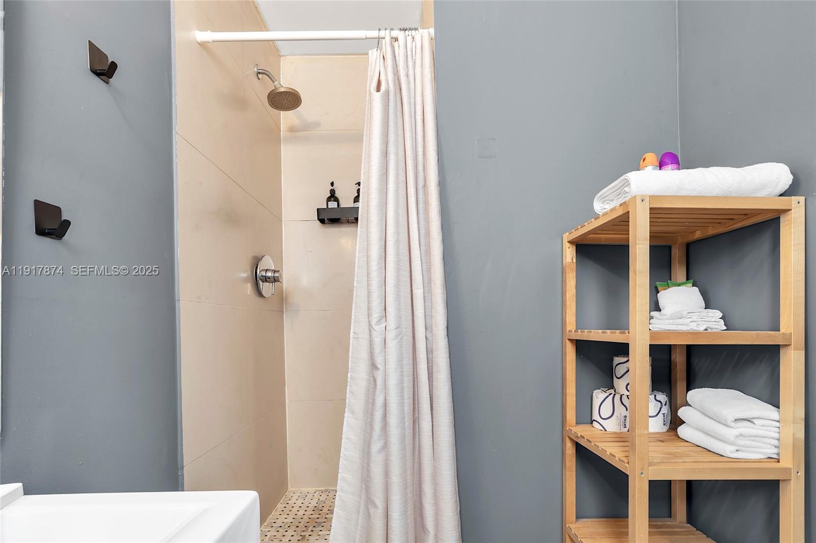 THE BAYLISS CONDO - Residential