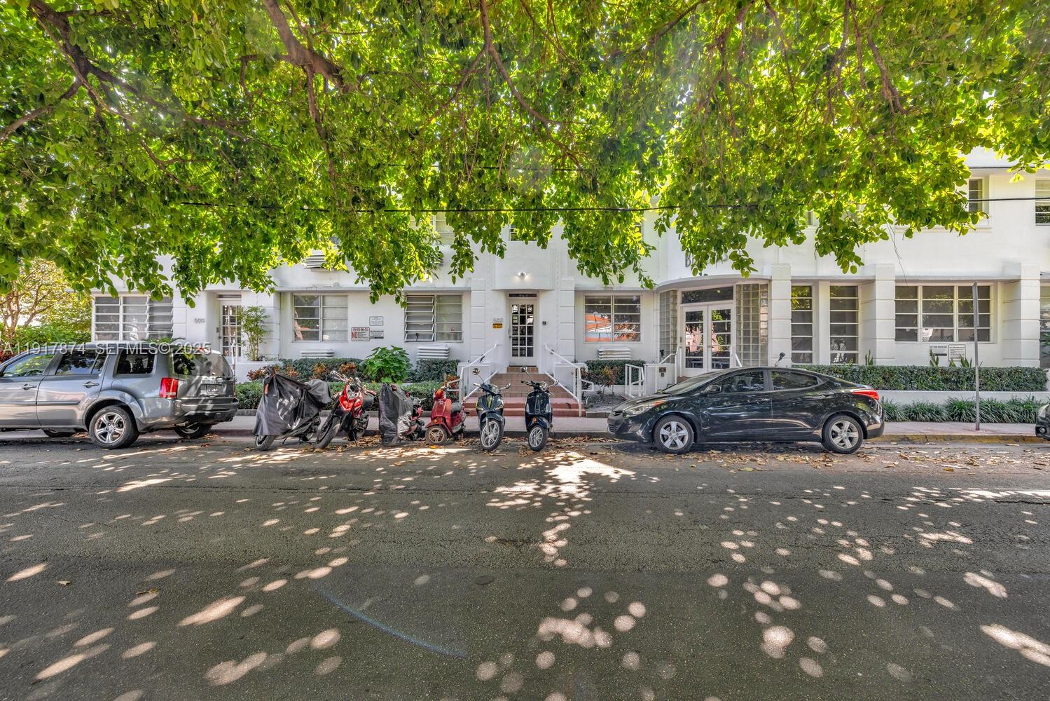 THE BAYLISS CONDO - Residential