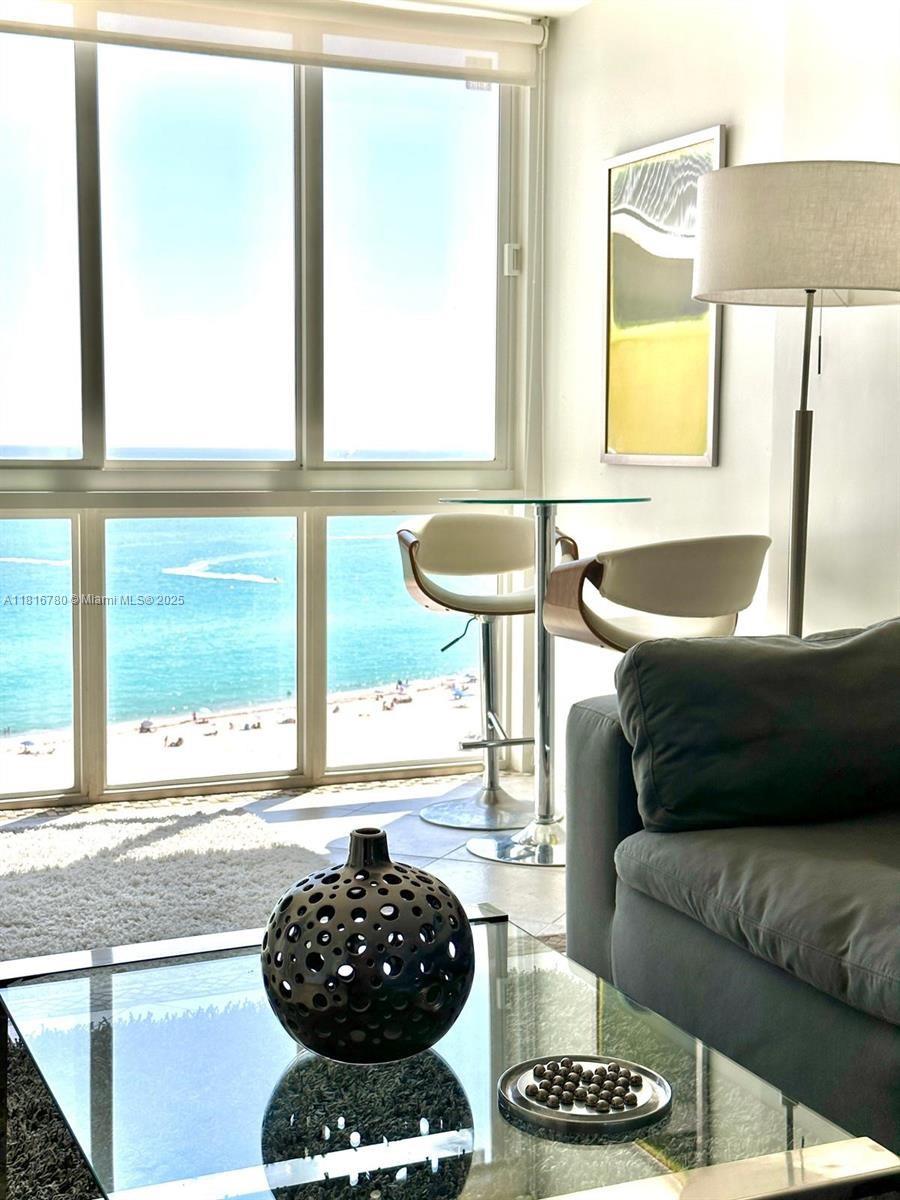 5401 Collins Ave 1226