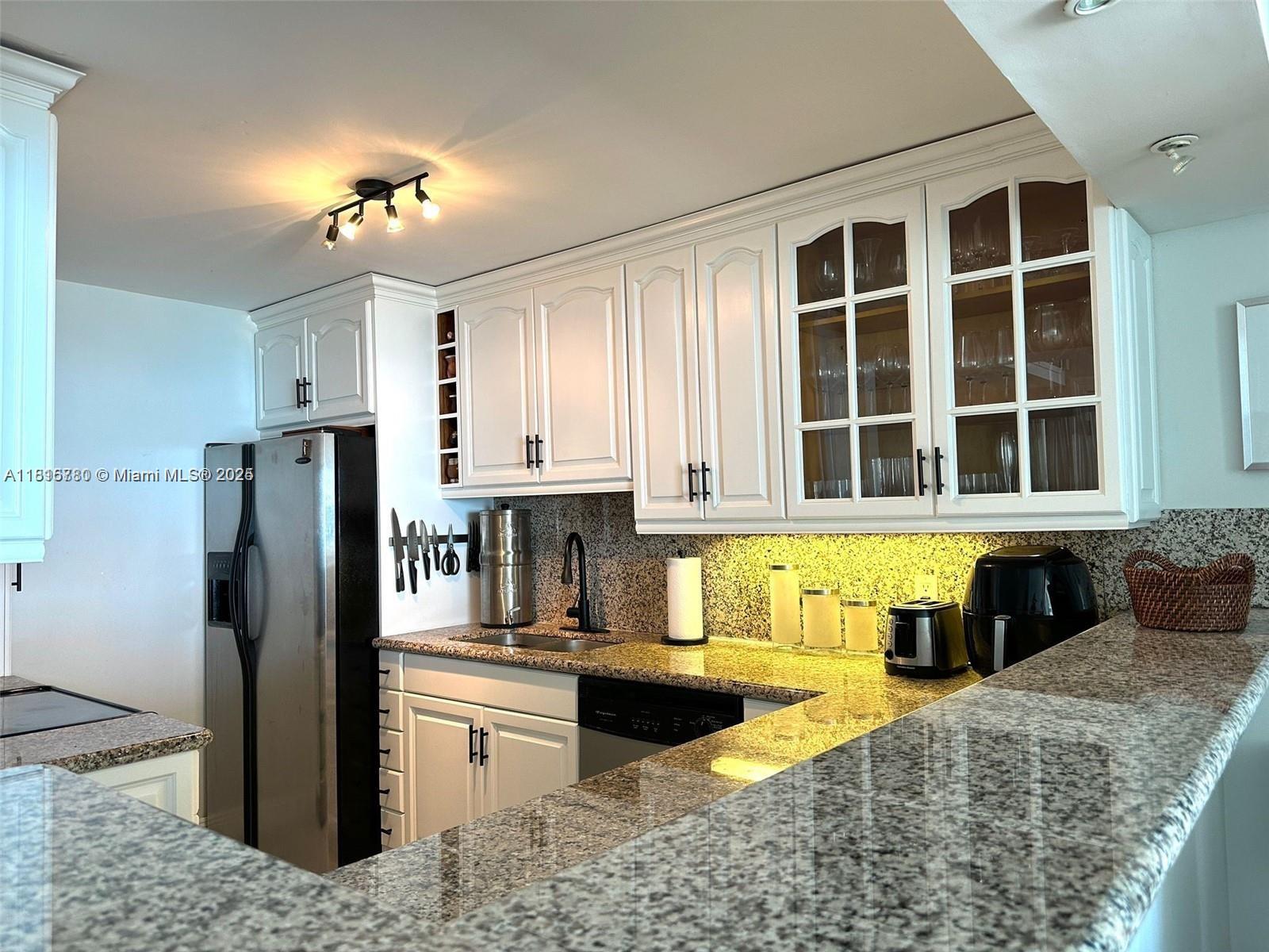 5401 Collins Ave 1226