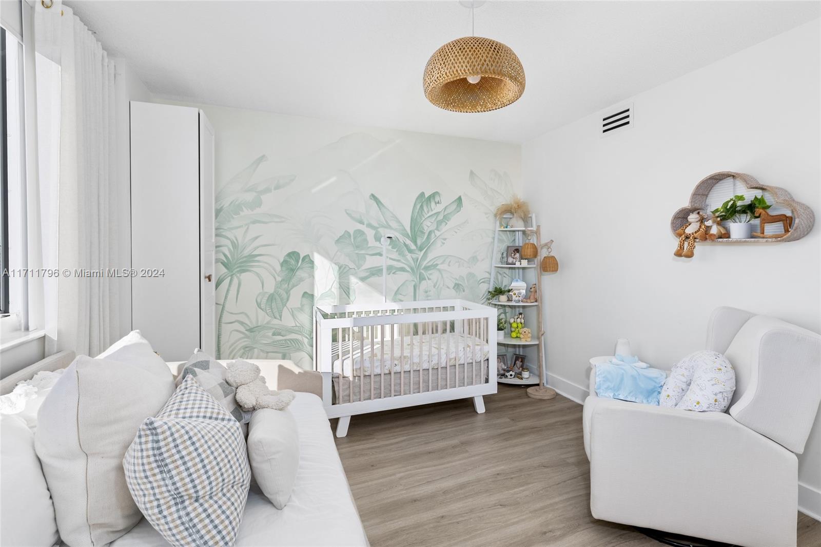 VENTURE AT AVENTURA EAST - Residential Lease