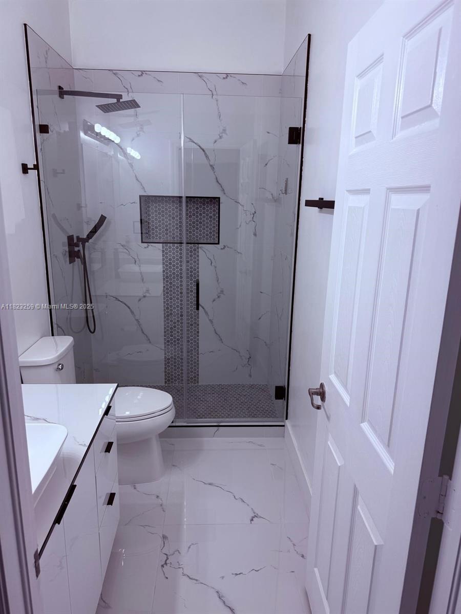 BAYWINDS OF GALAPAGOS - Residential