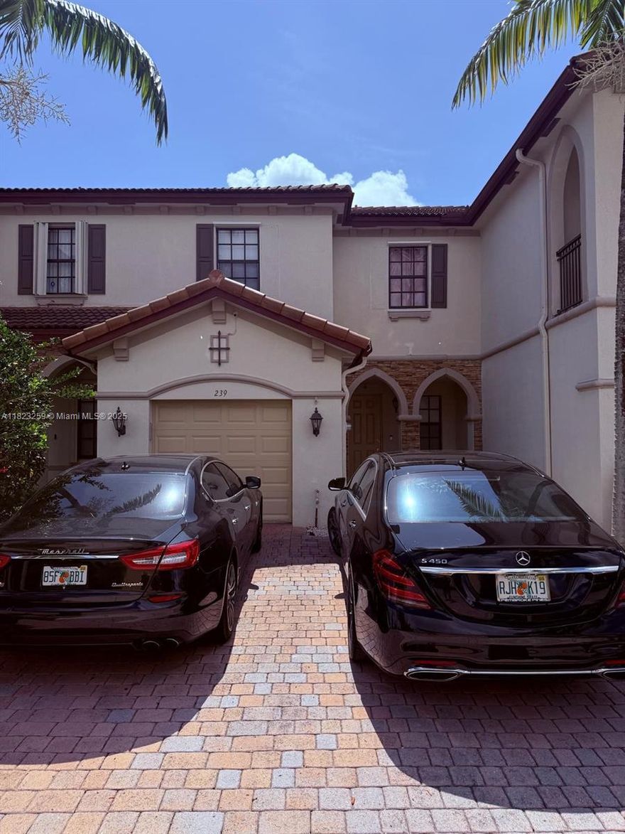 HELLO ?? HELLO your best option for a growing family, 3 bedroom plus 2 and a half bathroom house completely remodeled late 2024 and early 2025, fully remodeled bathrooms and kitchen, large living room for family enjoyment, 24 hour security the association has a gym, pool, water park areas for family barbecues and many more attractions, visitor parking, security gates and the best location in Homestead, don't miss it, come visit us, don't miss the opportunity for the home of your dreams.