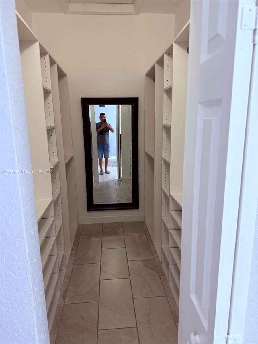 BAYWINDS OF GALAPAGOS - Residential