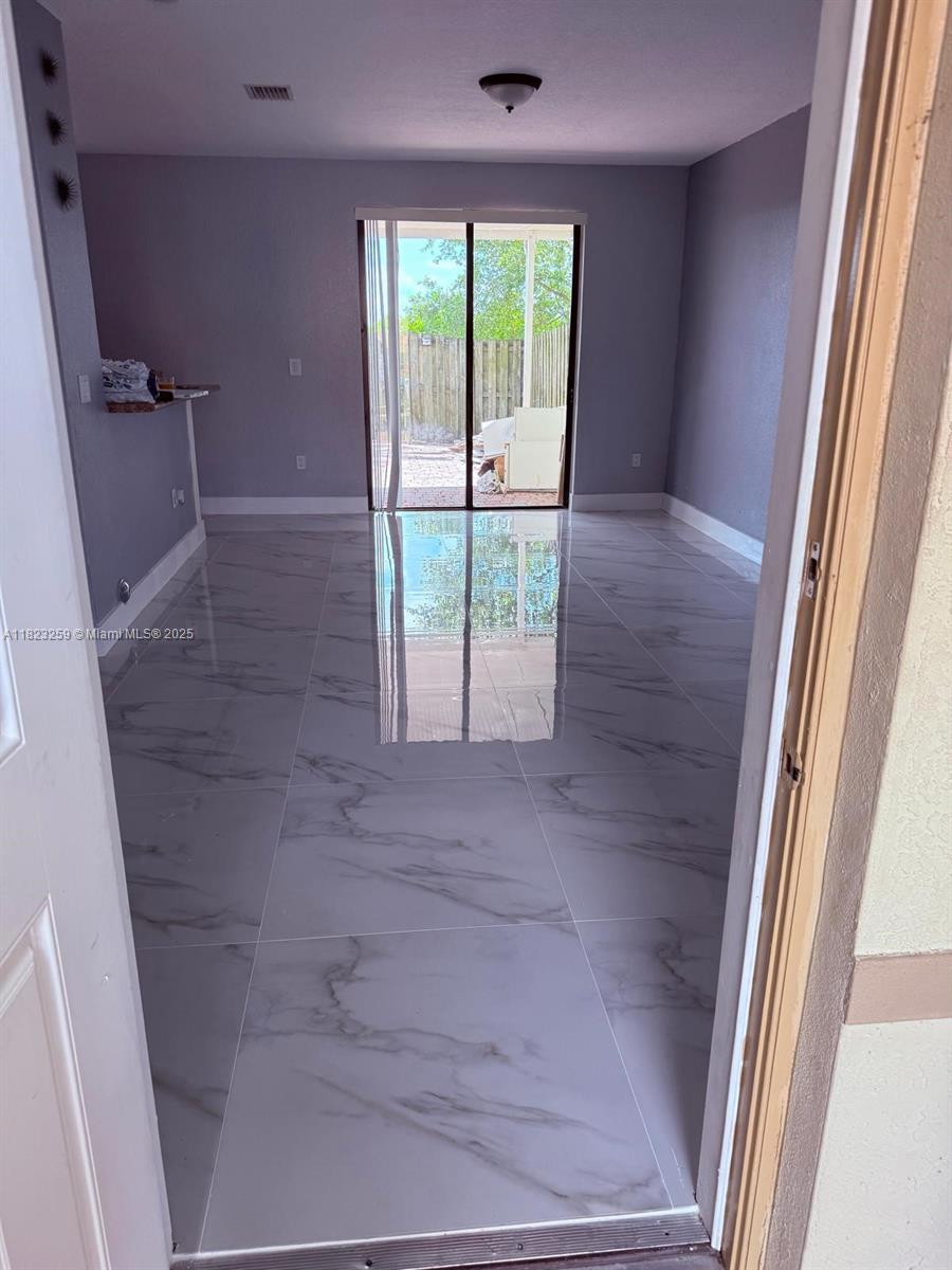 BAYWINDS OF GALAPAGOS - Residential