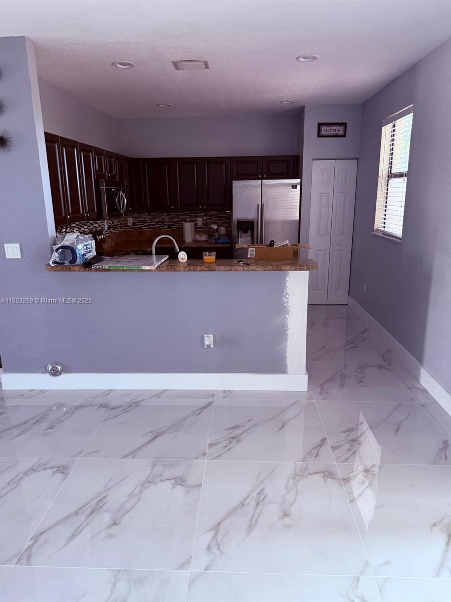 BAYWINDS OF GALAPAGOS - Residential