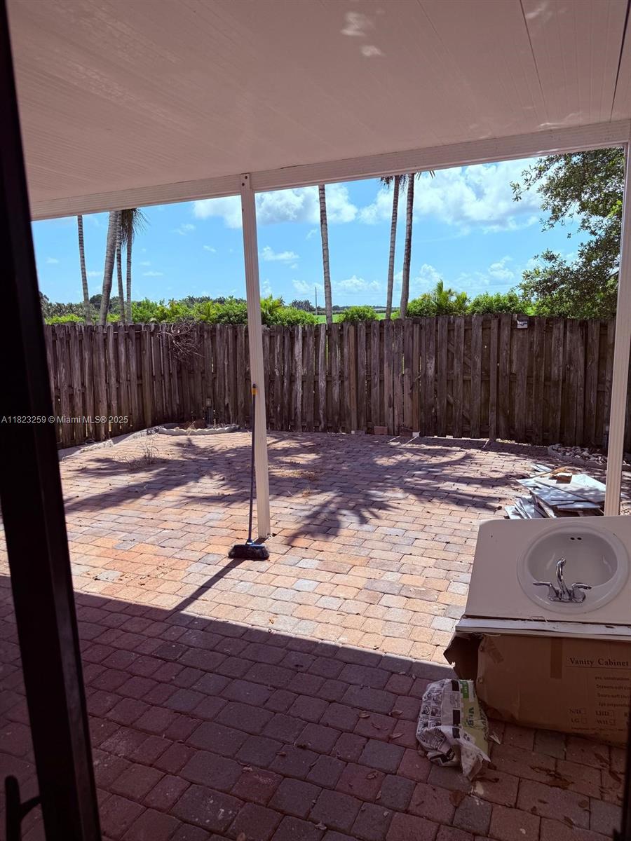 BAYWINDS OF GALAPAGOS - Residential