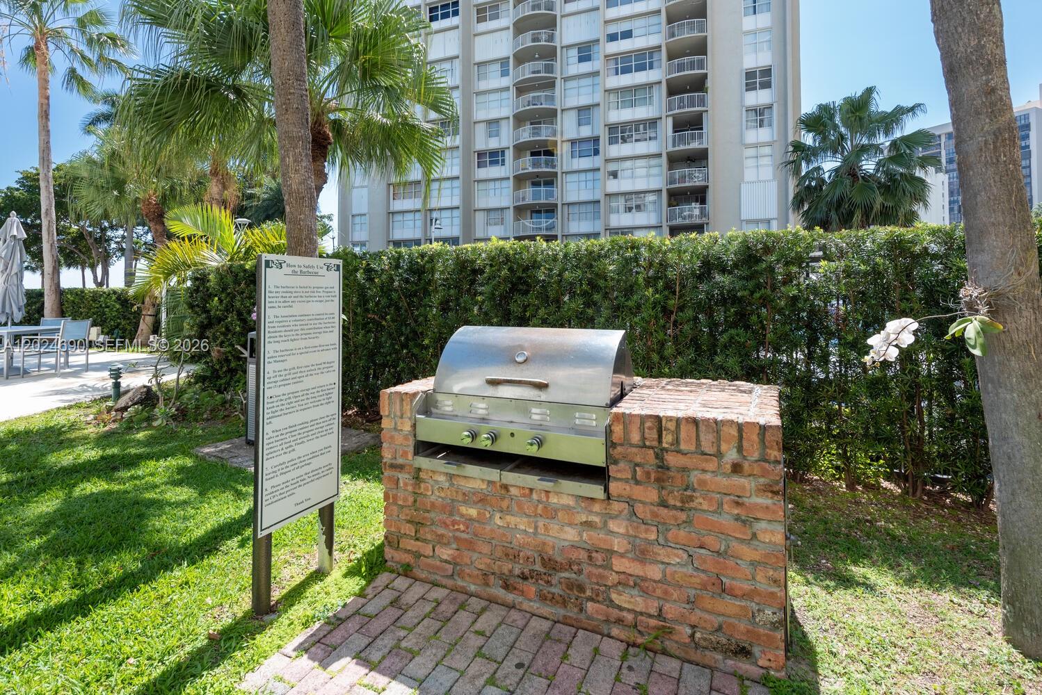 BRICKELL BAY TOWER CONDO - Residential