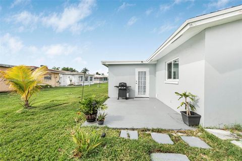 Single Family Residence in Tamarac FL 4810 42nd Ave Ave 20.jpg