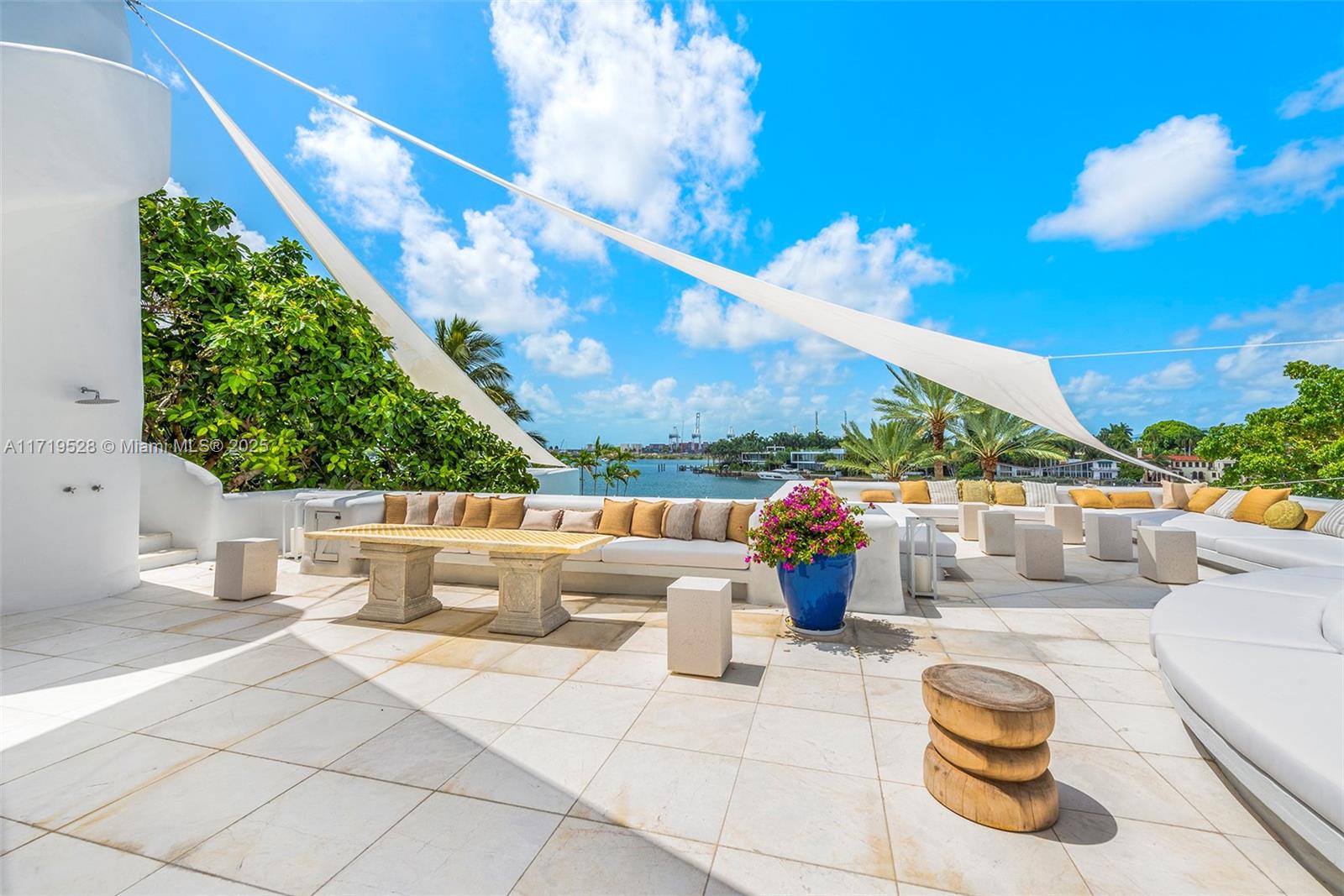 HIBISCUS ISLAND - Residential