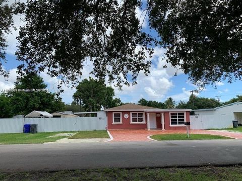 Photo of 6309 Wiley St, Hollywood, FL 33023 (MLS # A11890023)