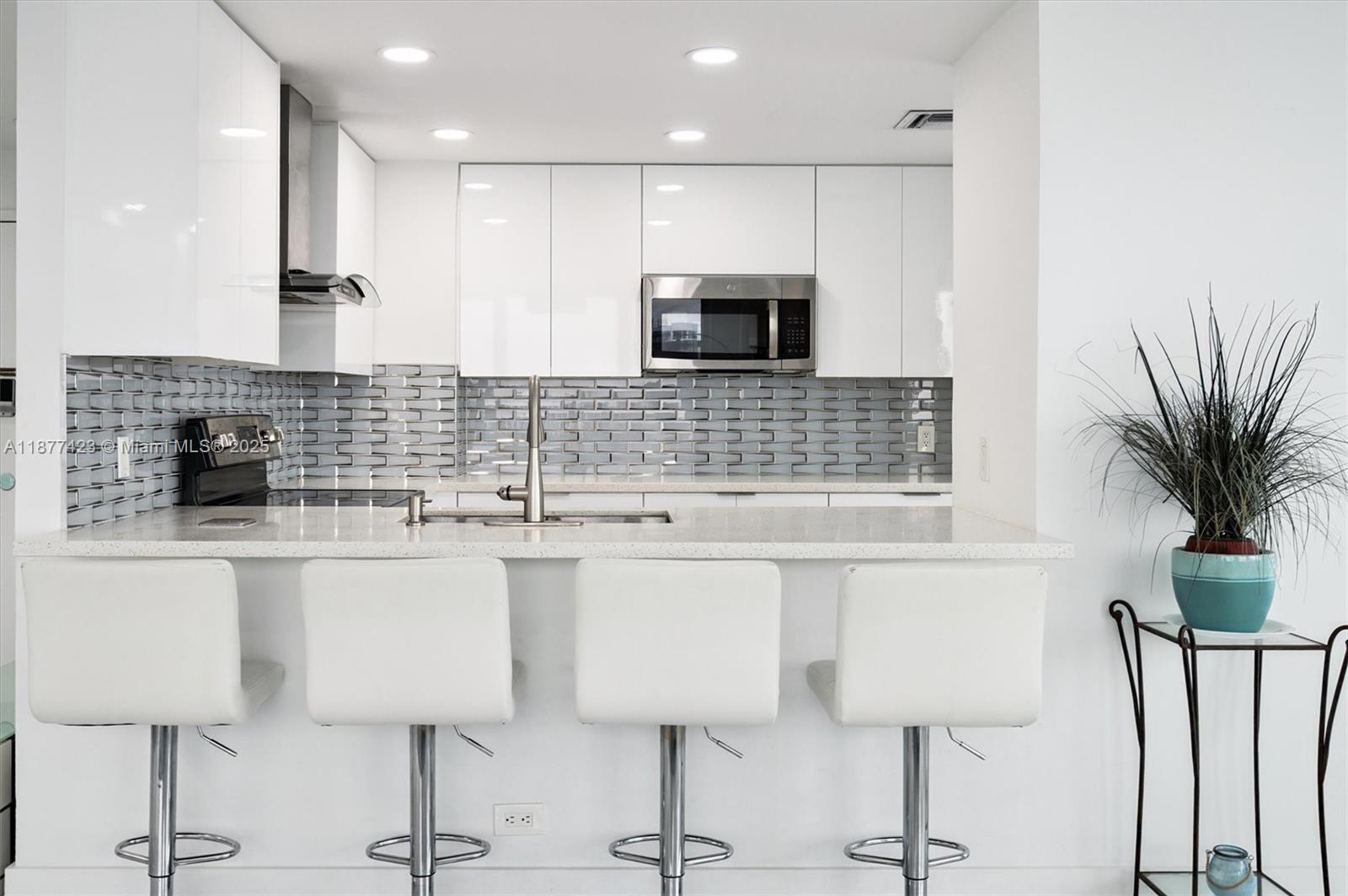 ALEXANDER TOWERS CONDO - Residential Lease