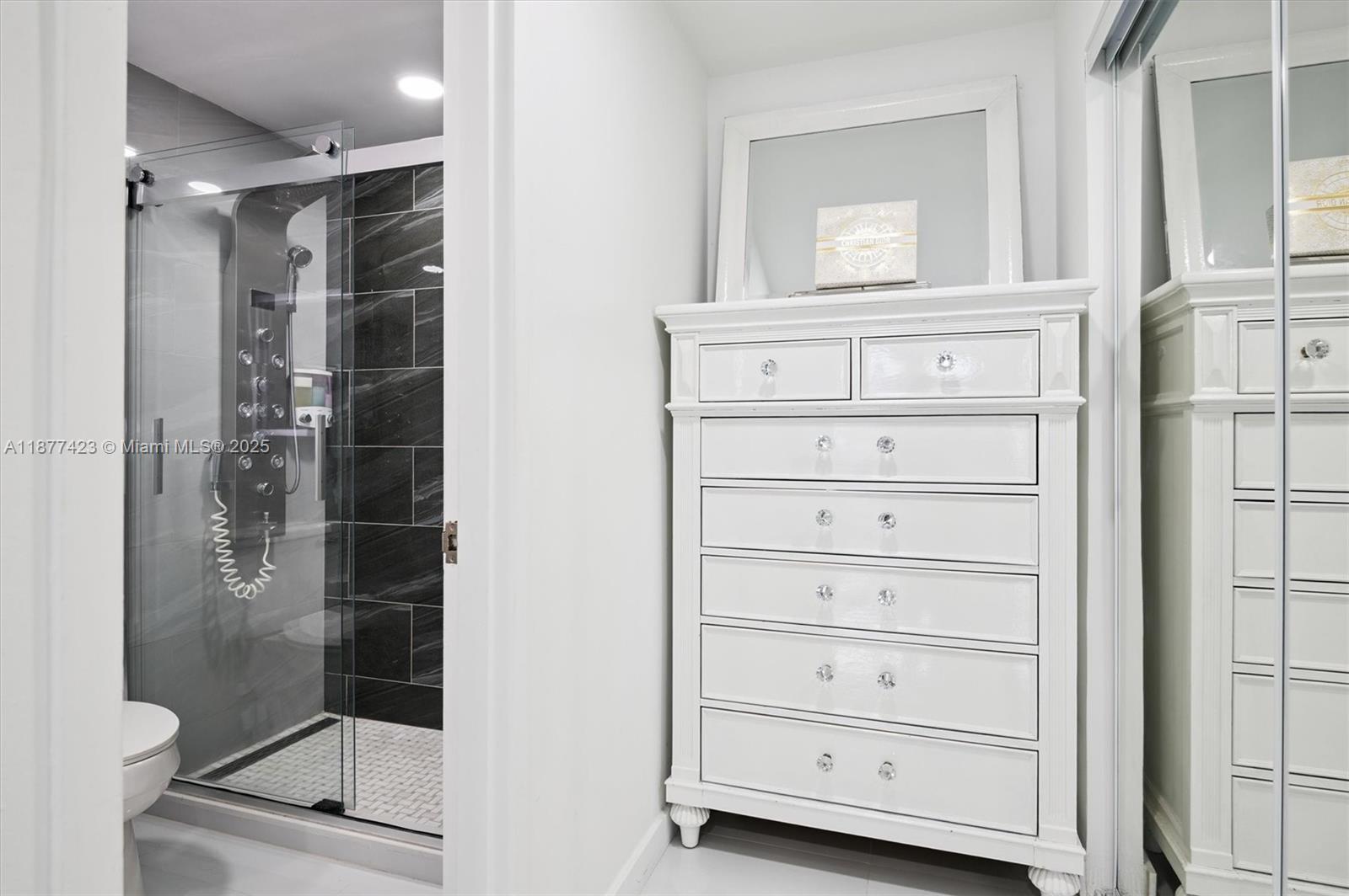 ALEXANDER TOWERS CONDO - Residential Lease