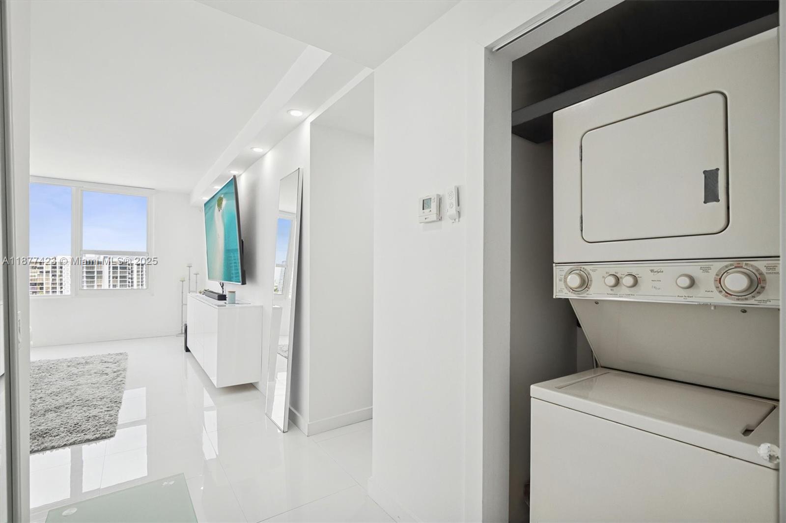 ALEXANDER TOWERS CONDO - Residential Lease