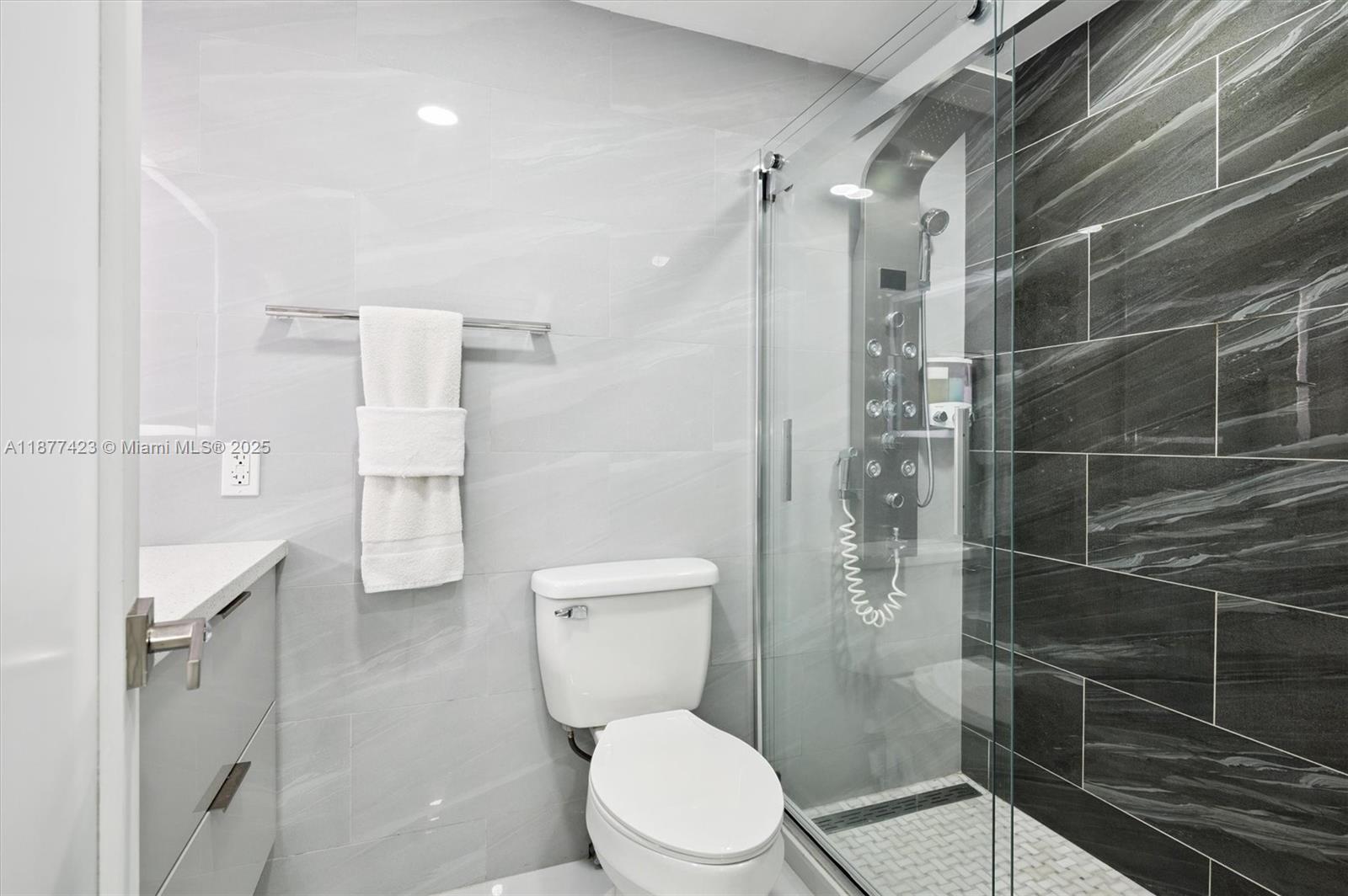 ALEXANDER TOWERS CONDO - Residential Lease