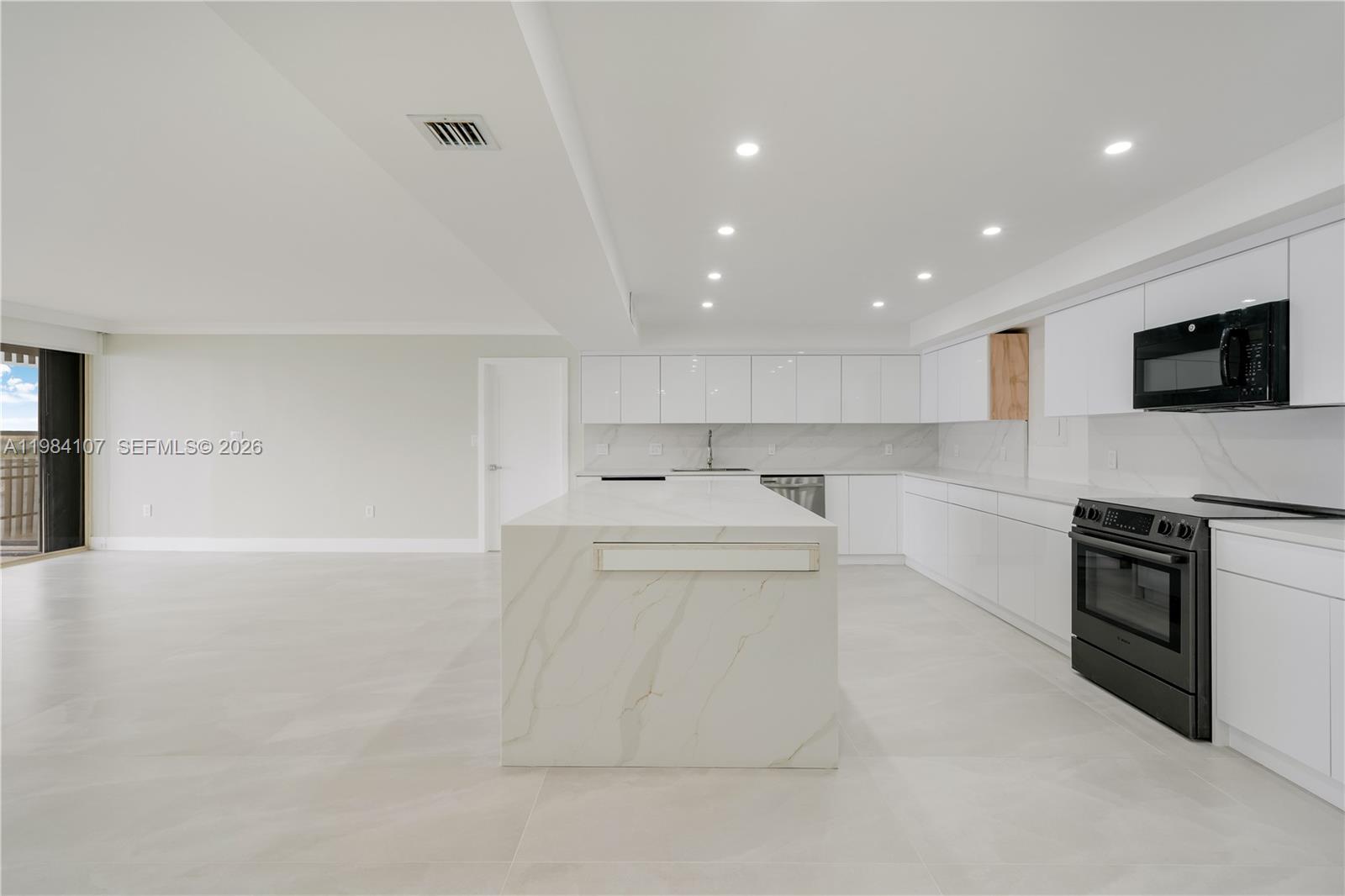 1 Grove Isle Dr A904