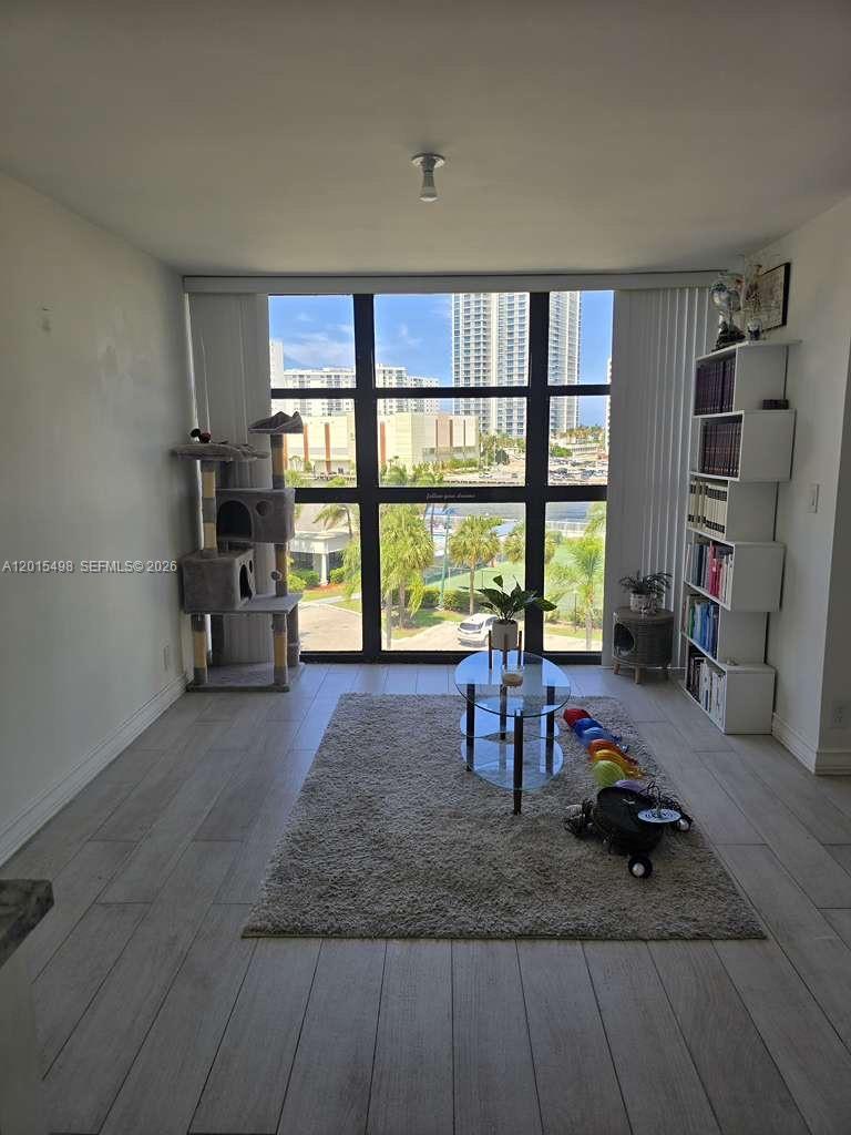 400 Leslie Dr 508