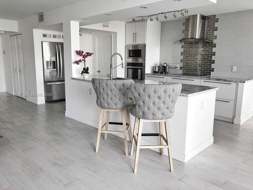 400 Leslie Dr 508