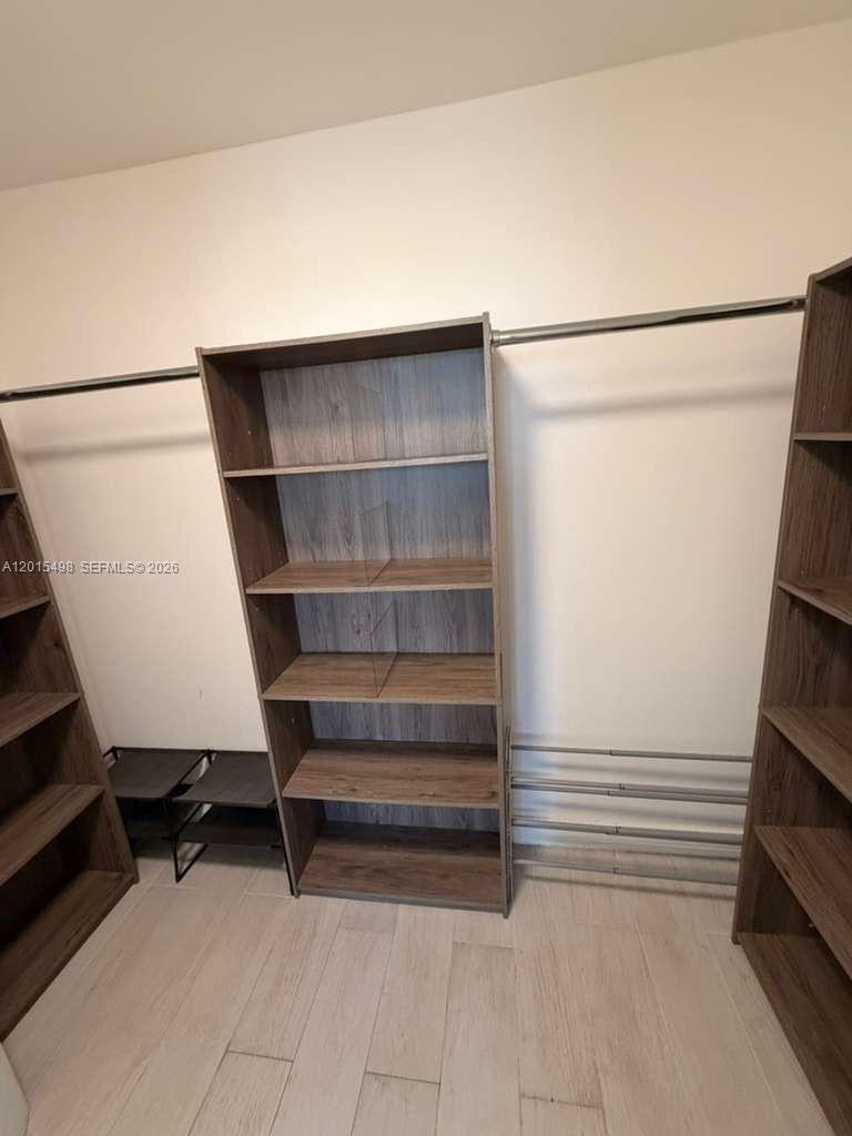 400 Leslie Dr 508