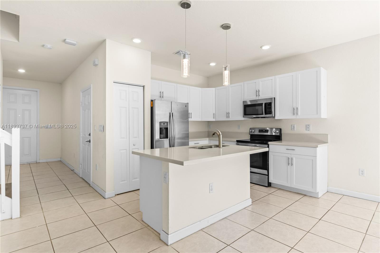 AQUABELLA SECTION ONE - Residential