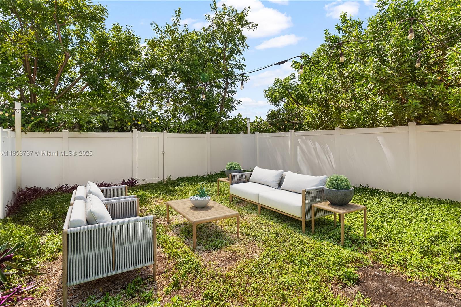 AQUABELLA SECTION ONE - Residential