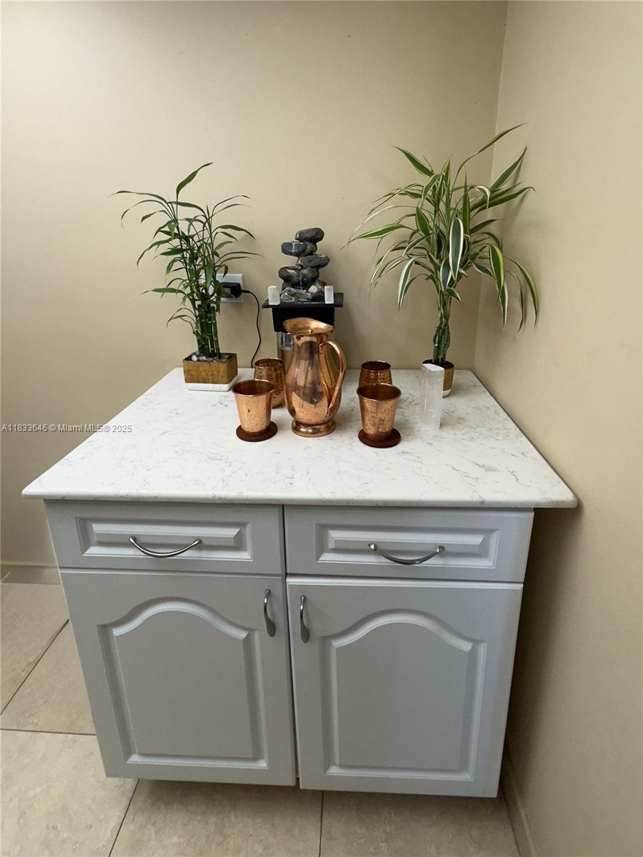 DELVISTA TOWERS CONDO - Residential