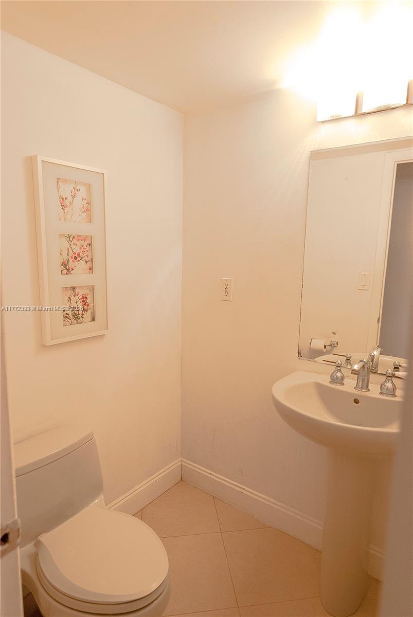 5838 CONDOMINIUM - Residential