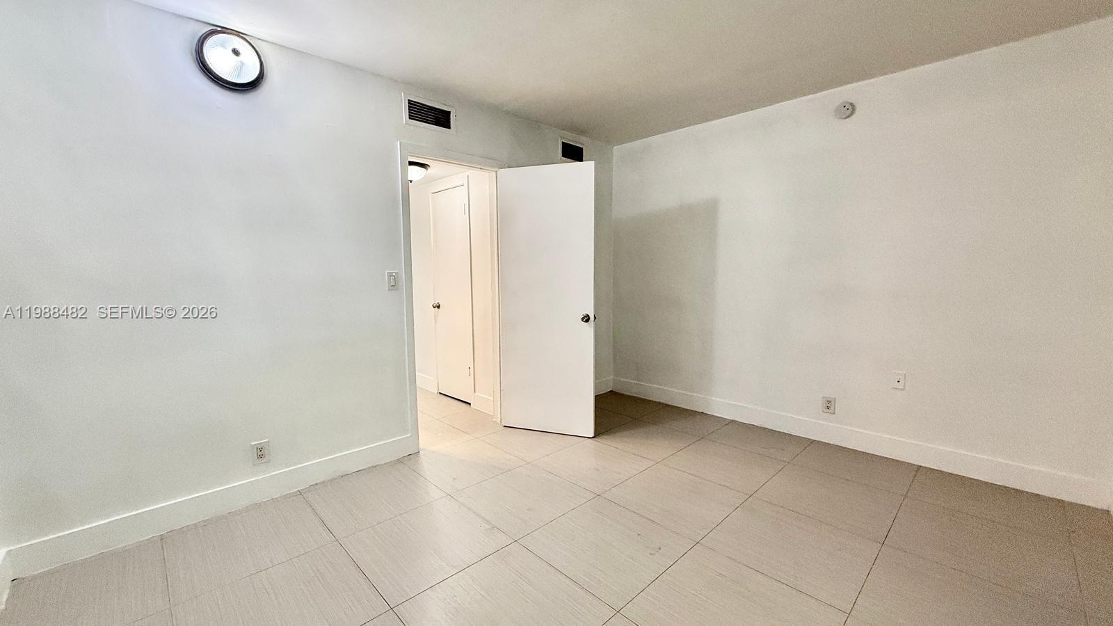 NORTH HOLLYWOOD - Residential Lease