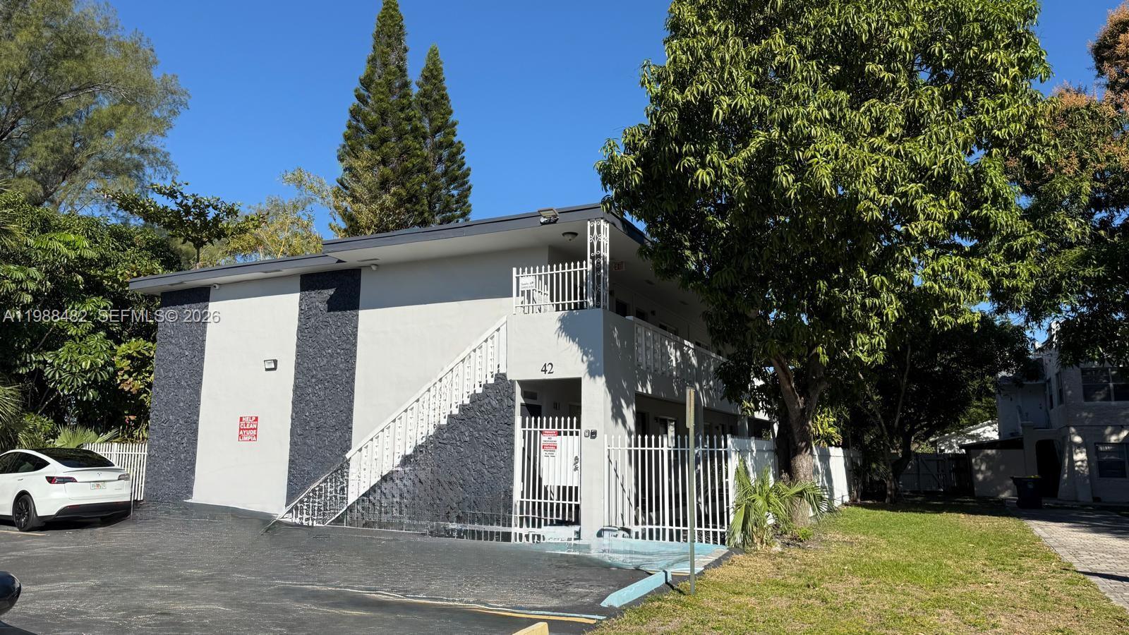 NORTH HOLLYWOOD - Residential Lease