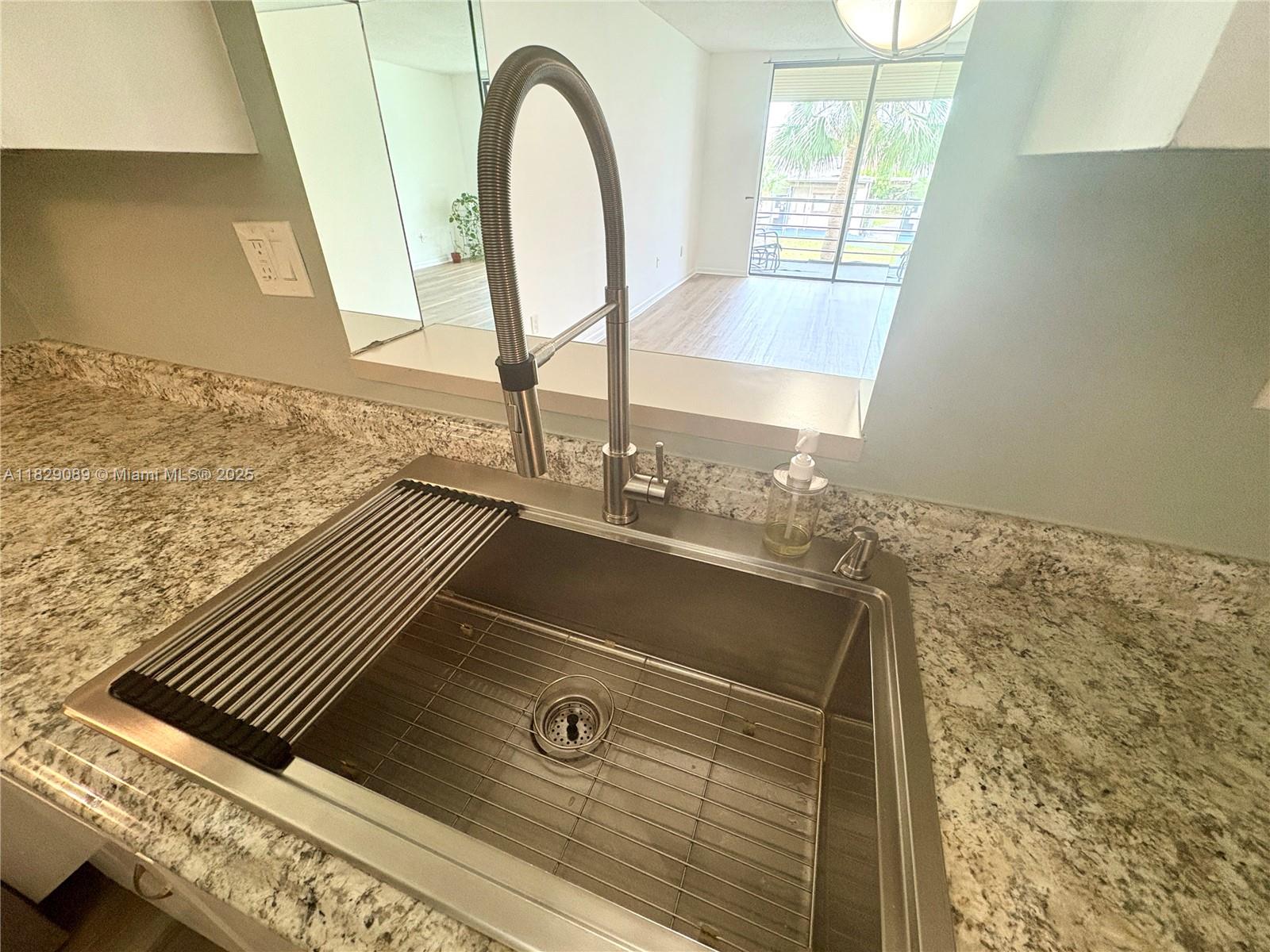 2860 Somerset Dr 211K, Lauderdale Lakes, FL, 33311/$98,000 4 2860 Somerset Dr 211K