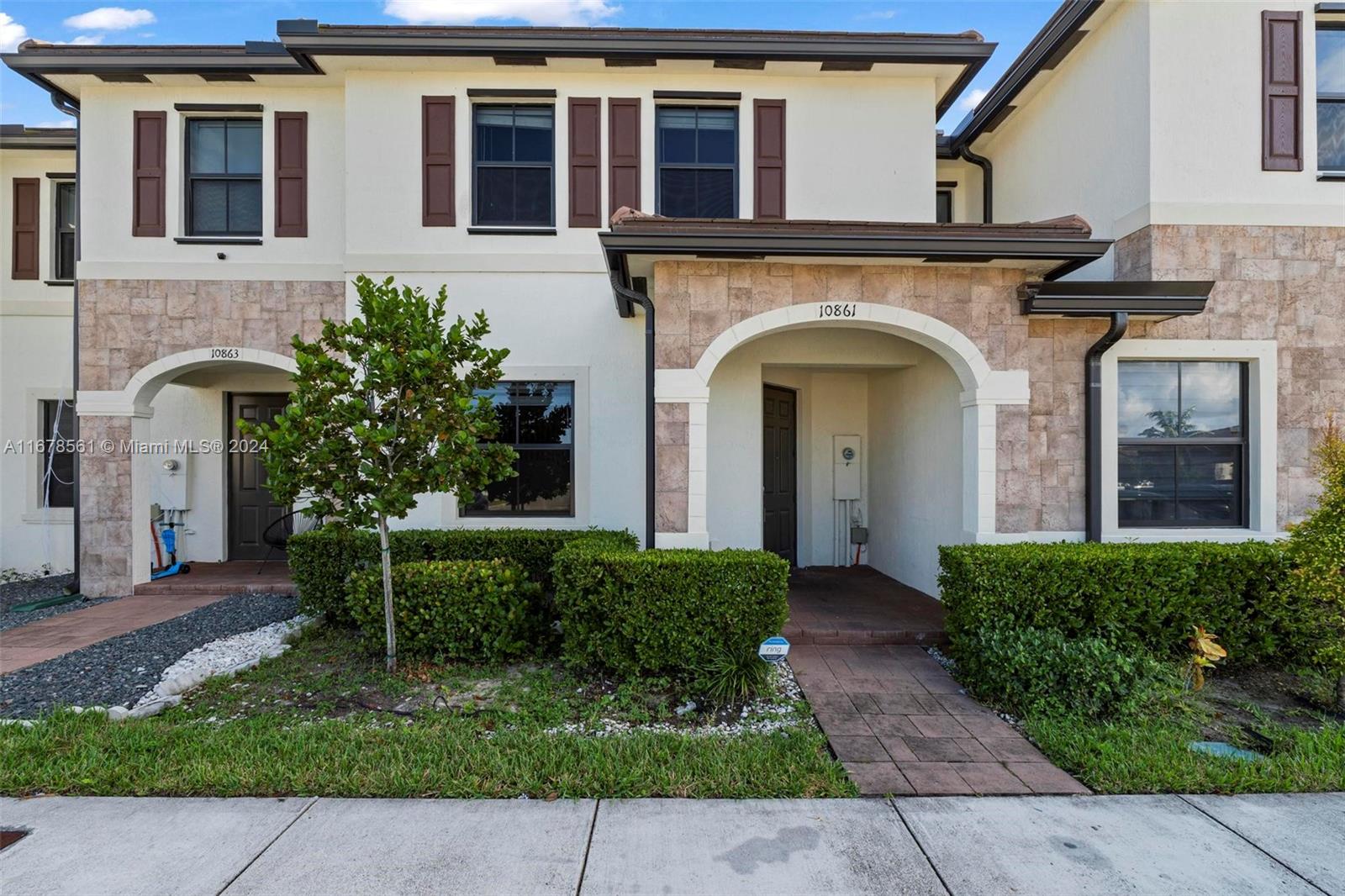 Photo 1 of 10861 W 32nd Ln 10861, Hialeah, Florida, $540,000, Web #: 11678561