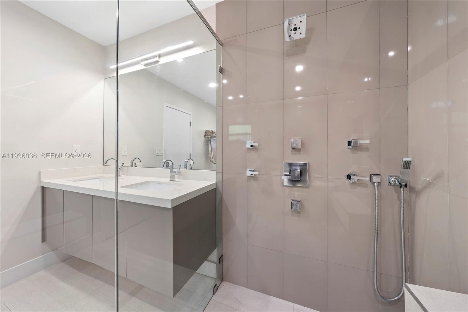 AMD PLAT OF SUNSET LAKE S - Residential