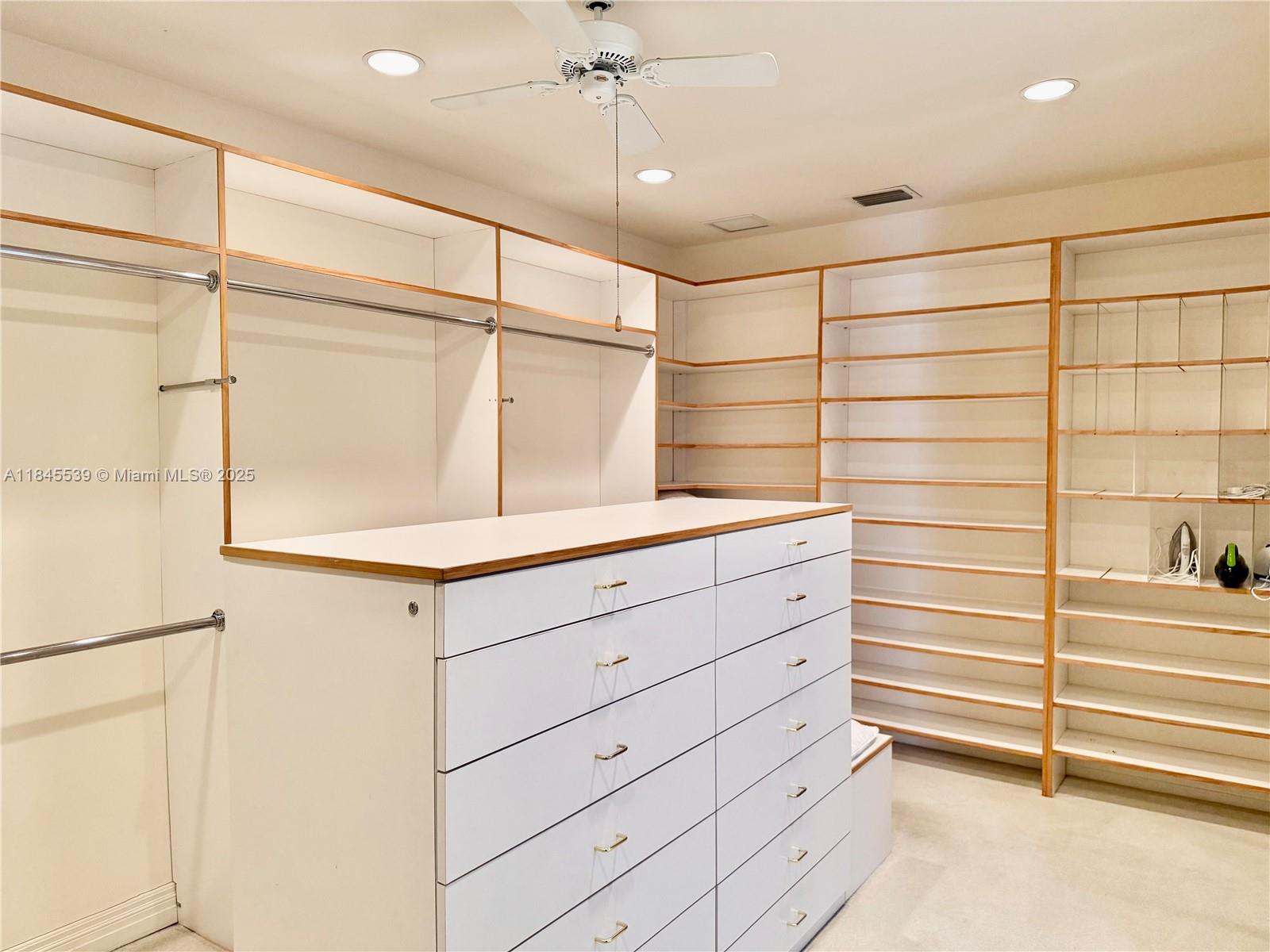 BAYSHORE VILLAS - Residential