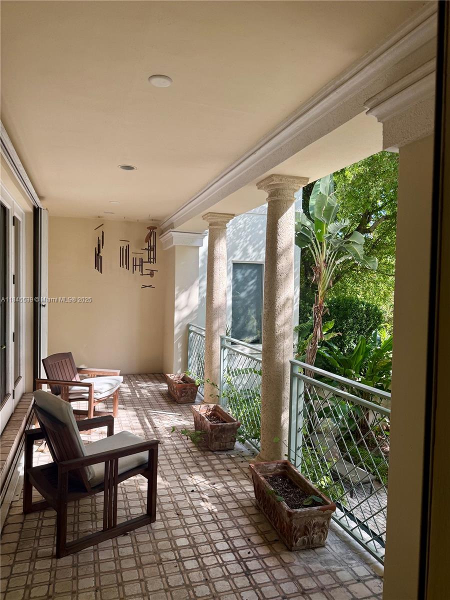 BAYSHORE VILLAS - Residential