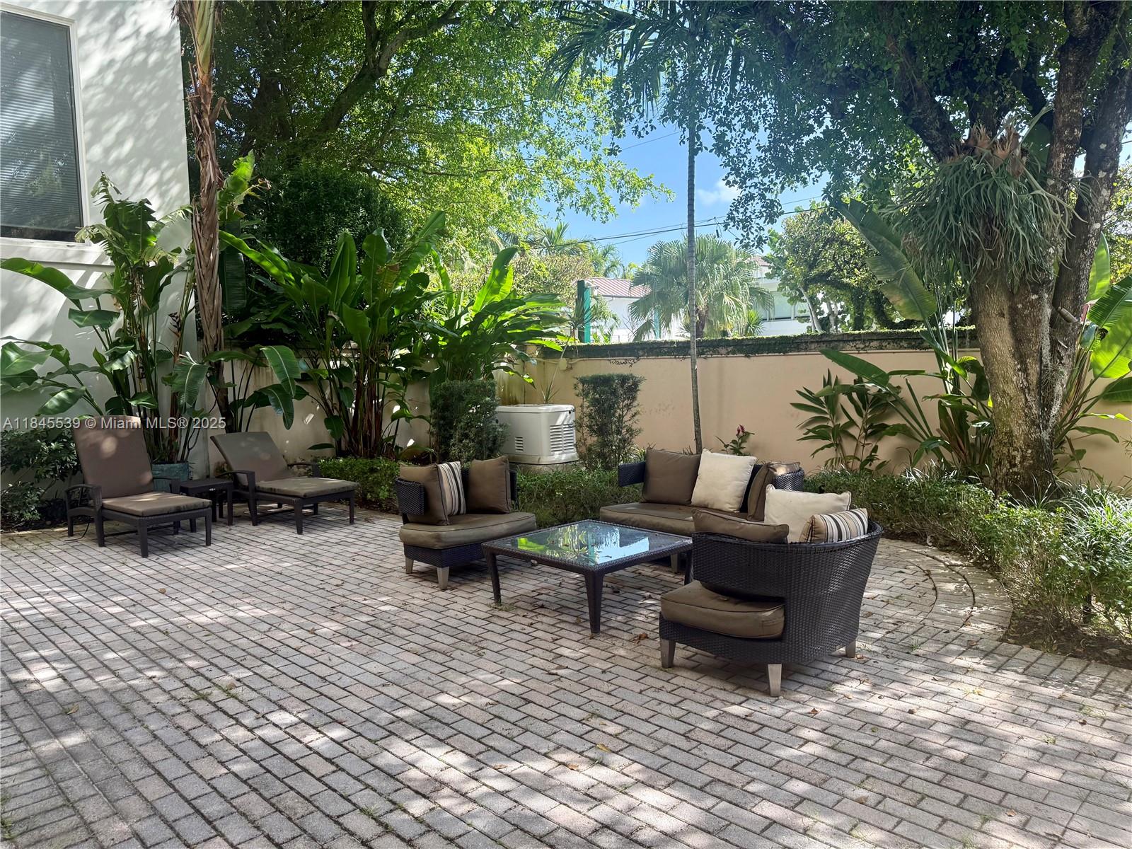 BAYSHORE VILLAS - Residential