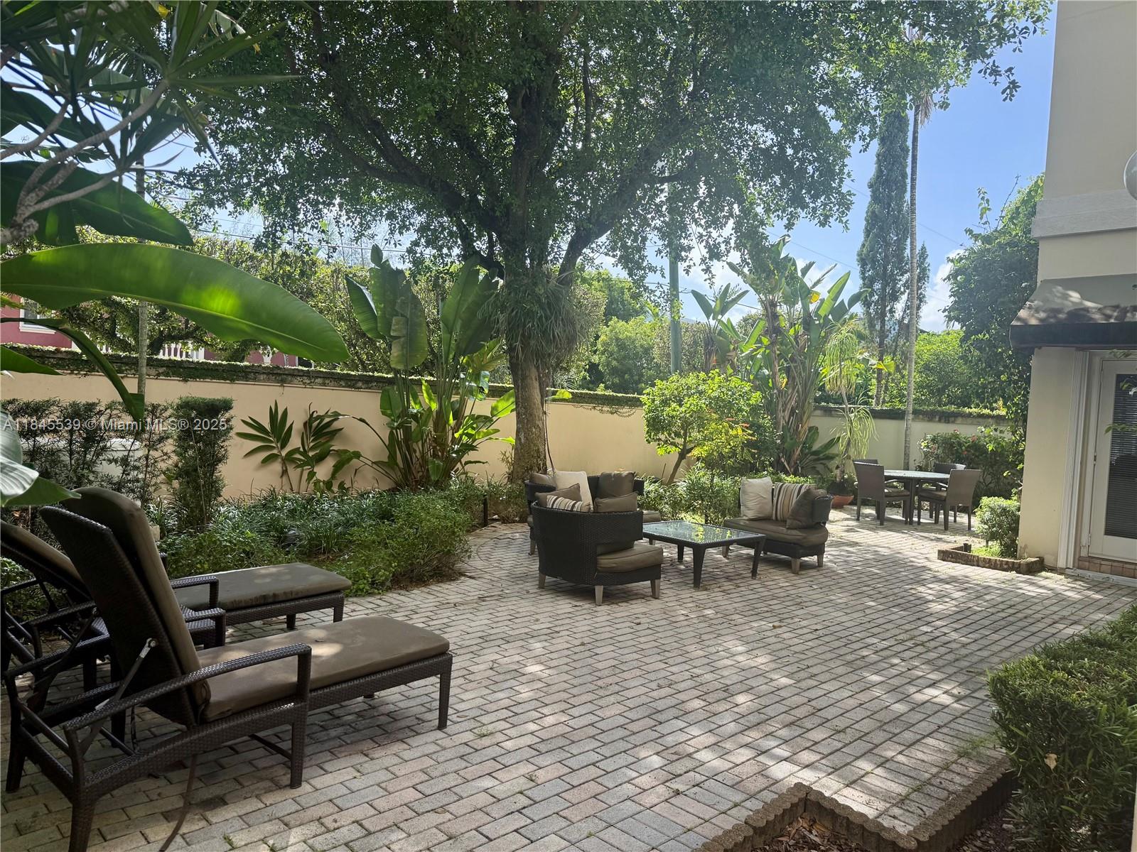 BAYSHORE VILLAS - Residential