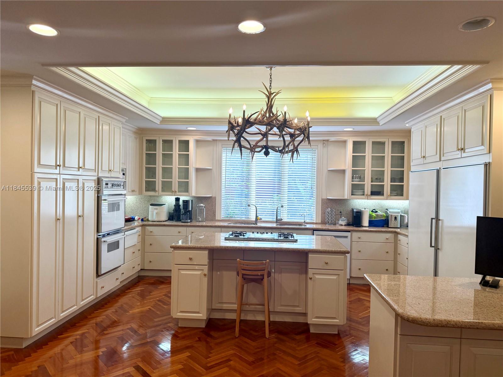 BAYSHORE VILLAS - Residential