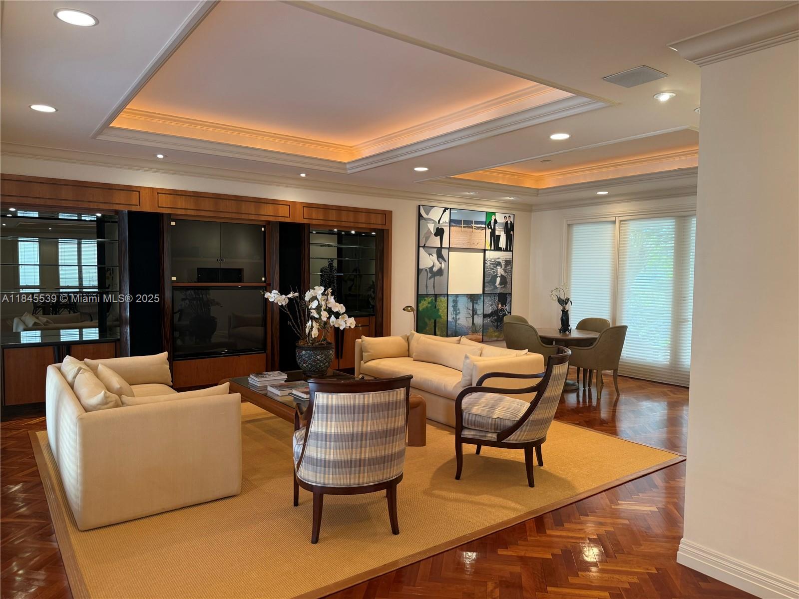 BAYSHORE VILLAS - Residential