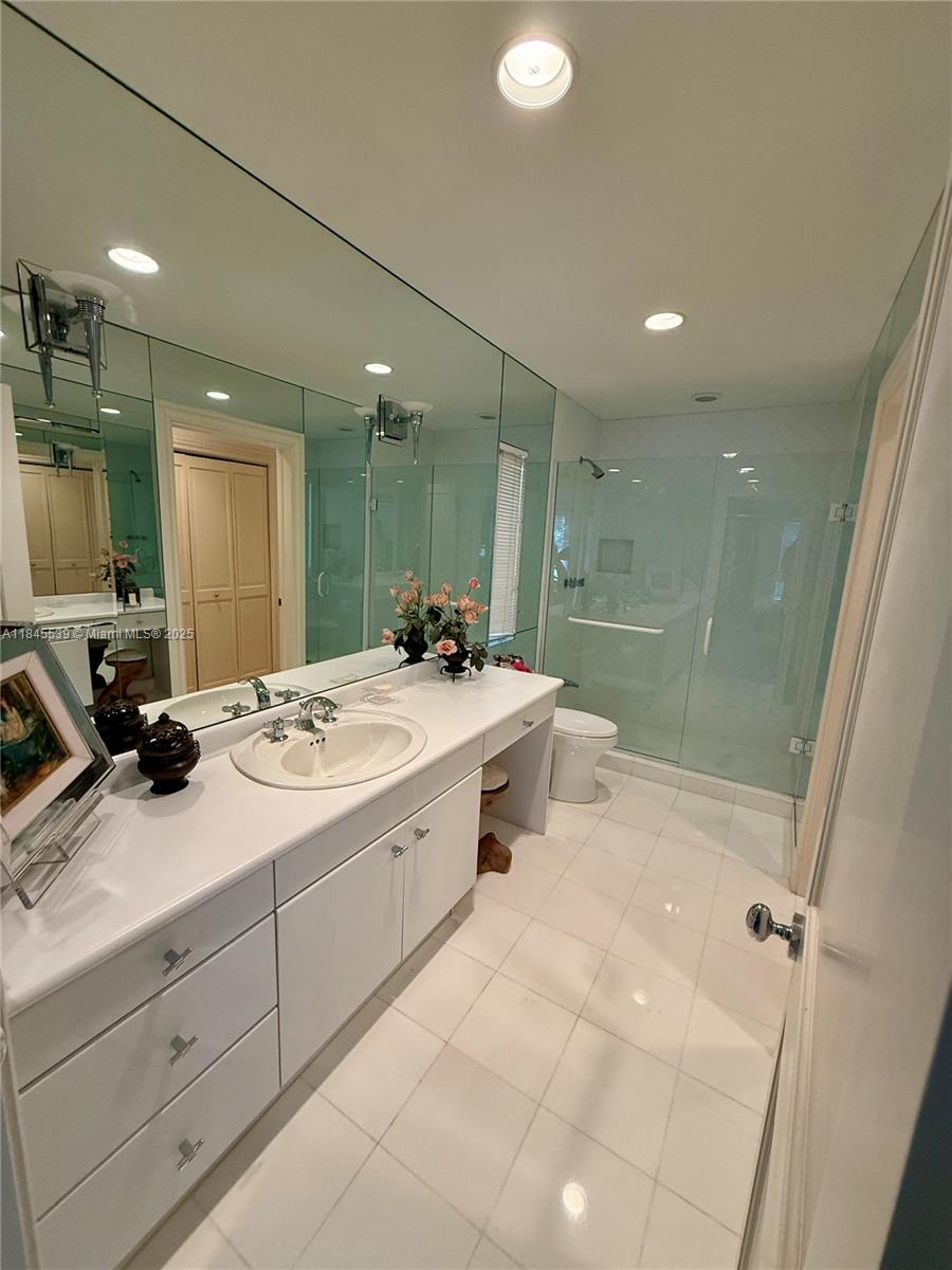 BAYSHORE VILLAS - Residential